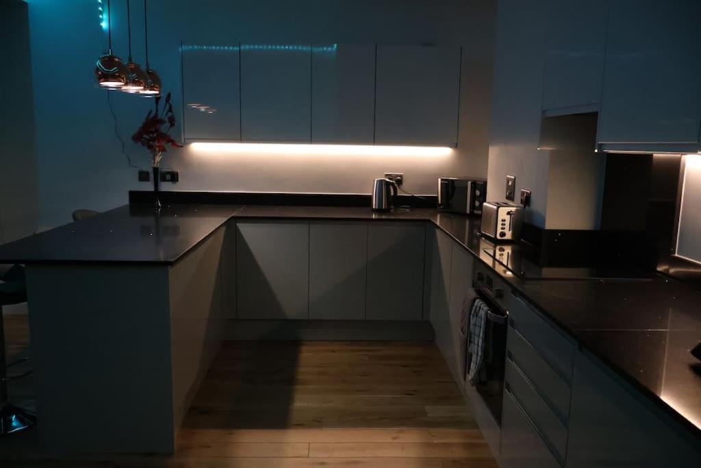 Modern House In Birmingham 빌라 외부 사진