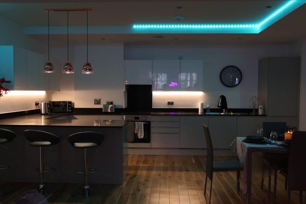 Modern House In Birmingham 빌라 외부 사진