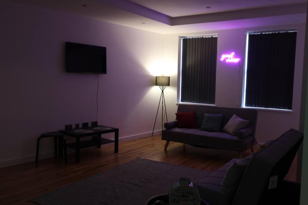 Modern House In Birmingham 빌라 외부 사진